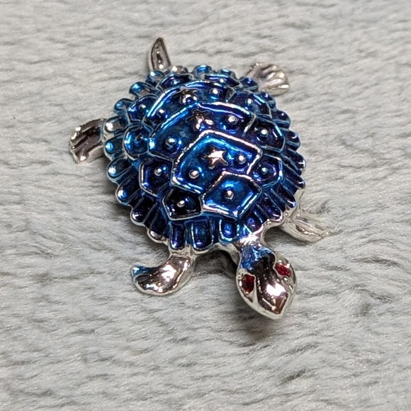 Jewelry - Vintage 1980's Blue Enamel and Silvertone Turtle Brooche